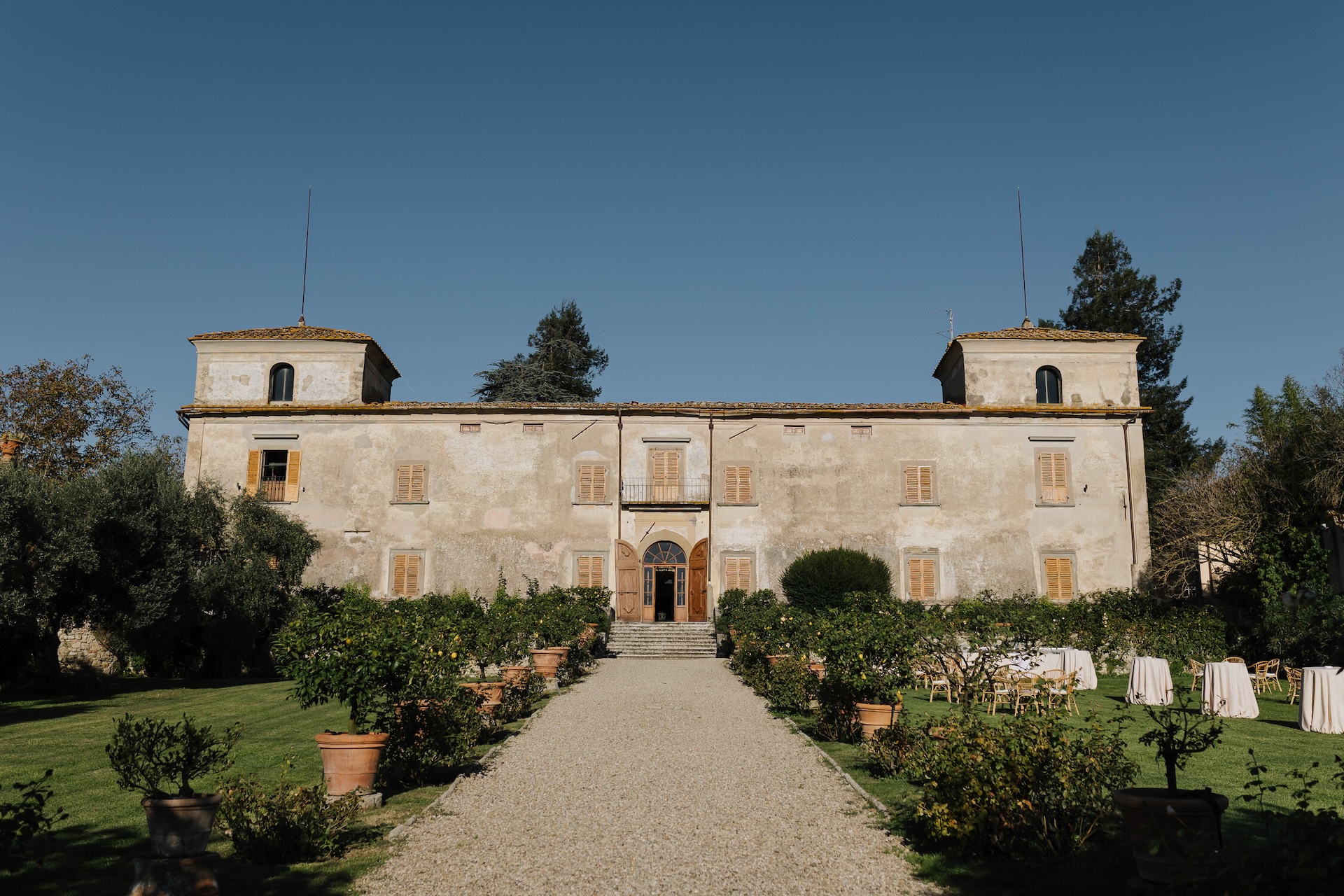 Villa Medicea di Lilliano is a historic and romantic wedding estate set in the rolling Chianti hills just south of Florence, Italy.