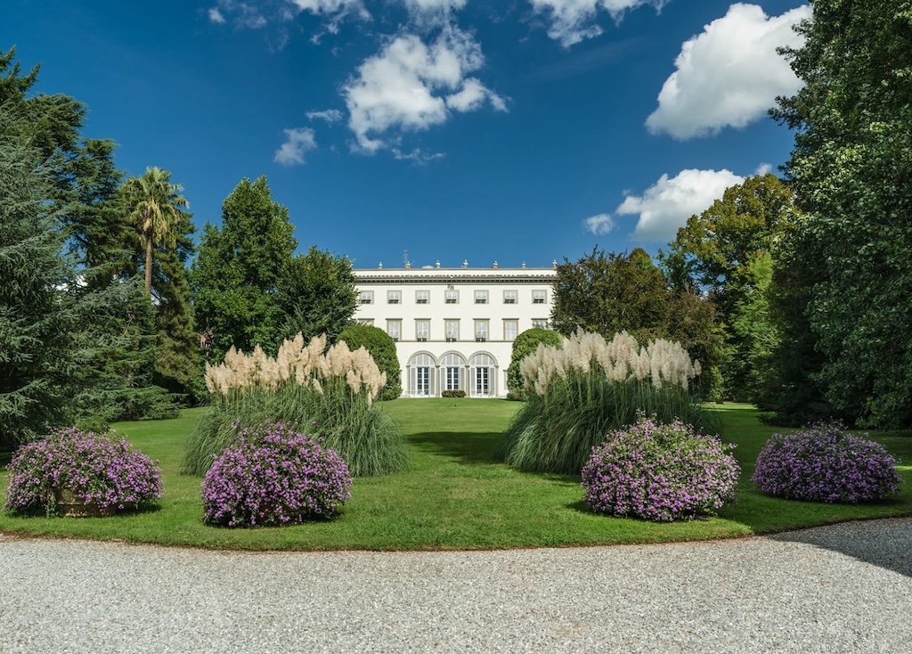 The facade of Villa Grabau, wedding venue in Tuscany