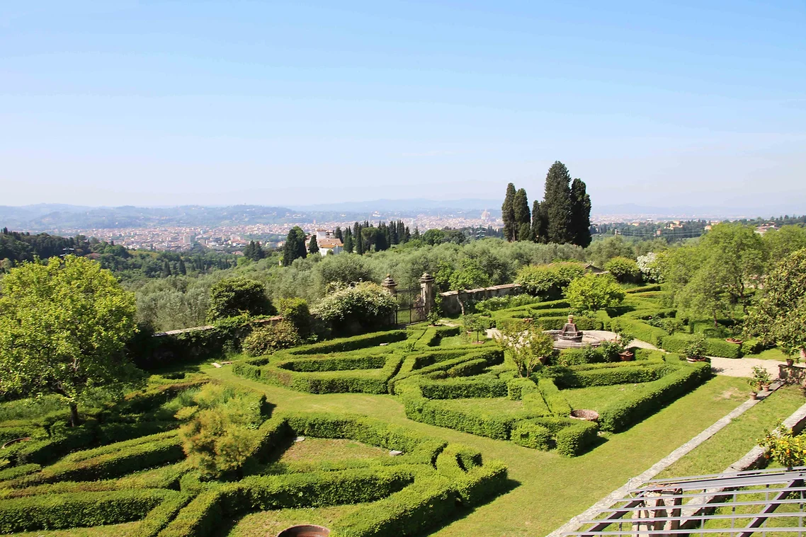 CheChic - Destination wedding Italy - Wedding in Tuscany at Villa di Maiano 00003 Nestled in the hills above Florence, Villa di Maiano is a breathtaking wedding venue that combines timeless elegance with authentic Tuscan charm.