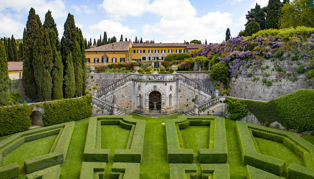 Villa La Foce: wedding estate set high above the UNESCO-listed Val d’Orcia in southern Tuscany. The Italian garden.