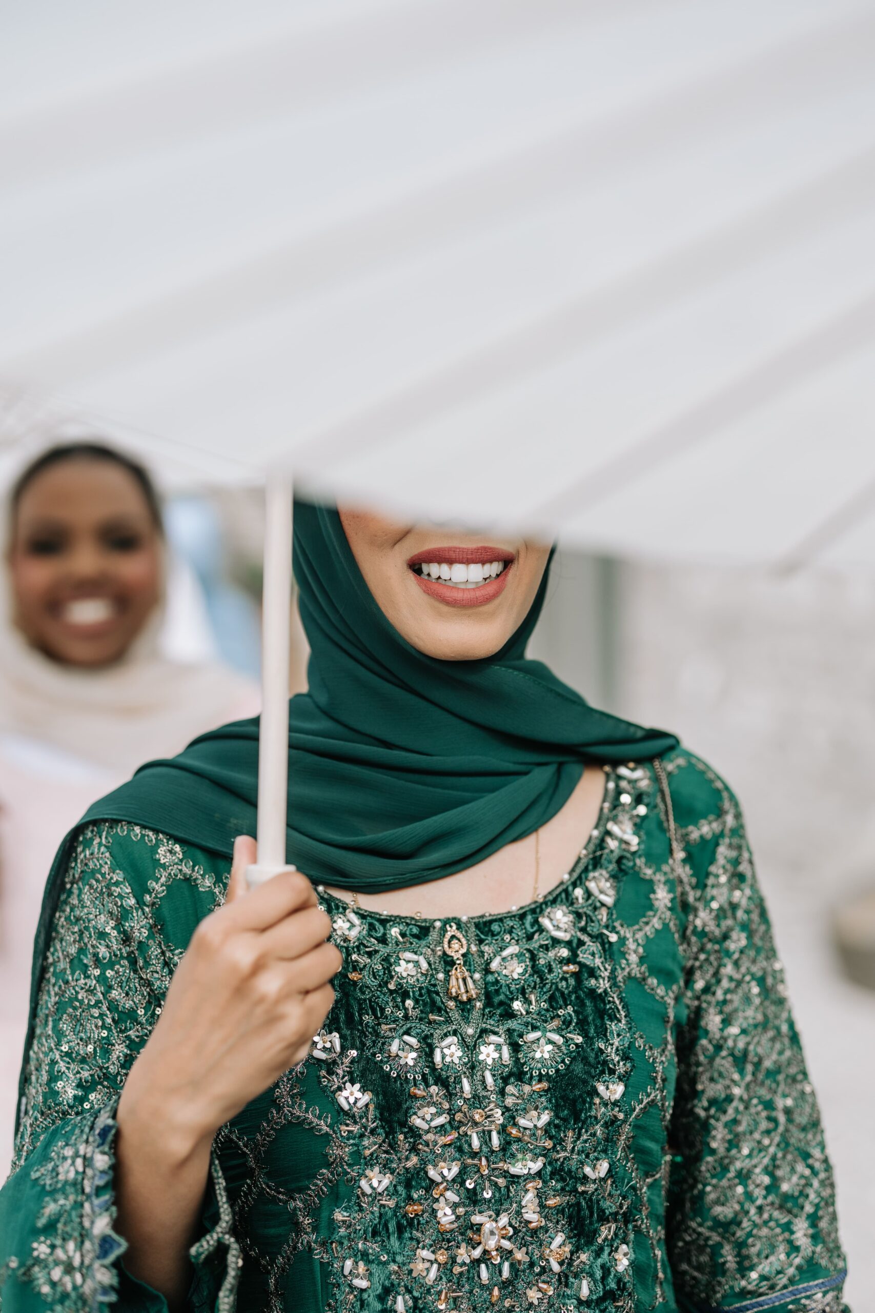 A wedding guests with an ombrella for the sun