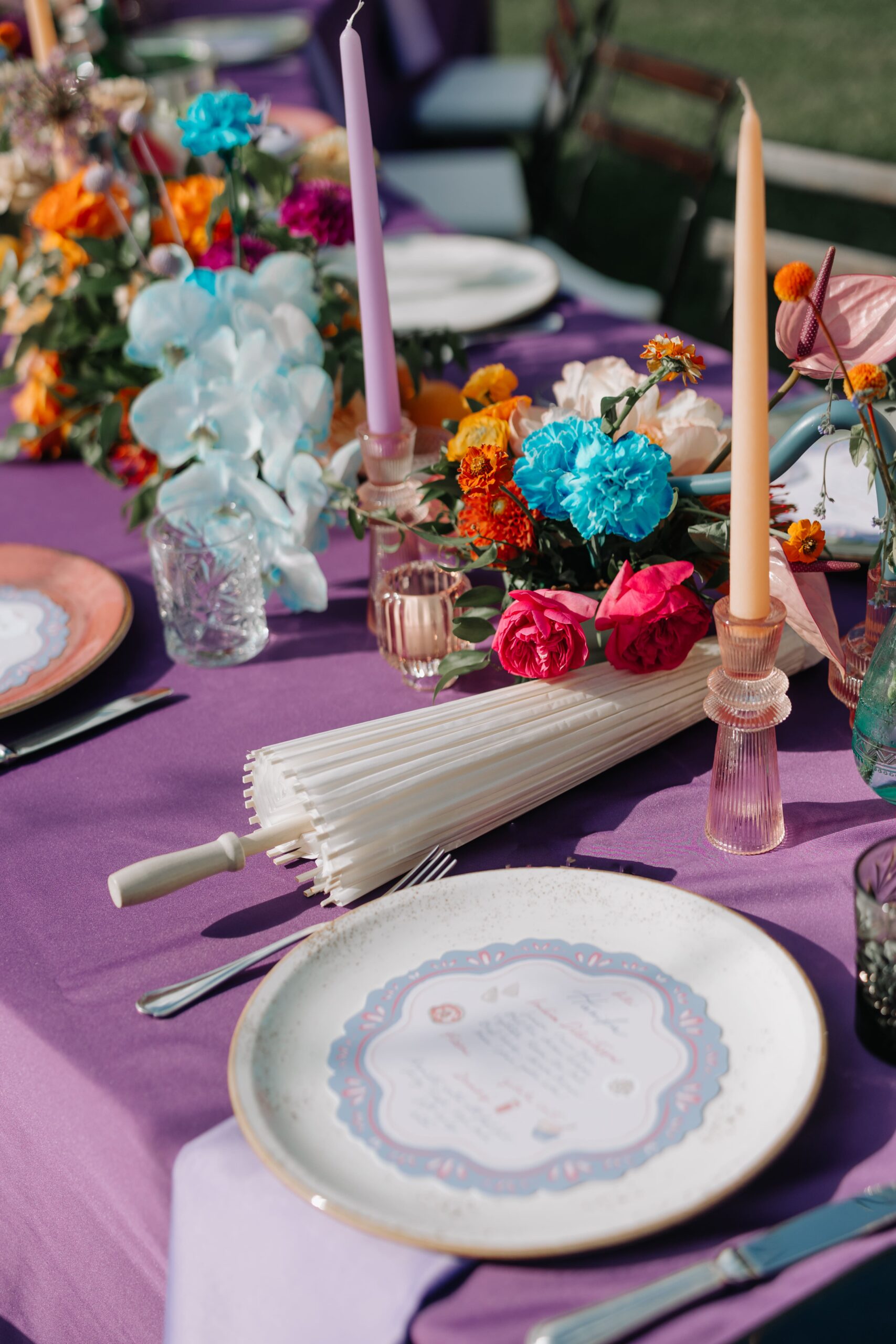 Elegant and refined lilac mise en place