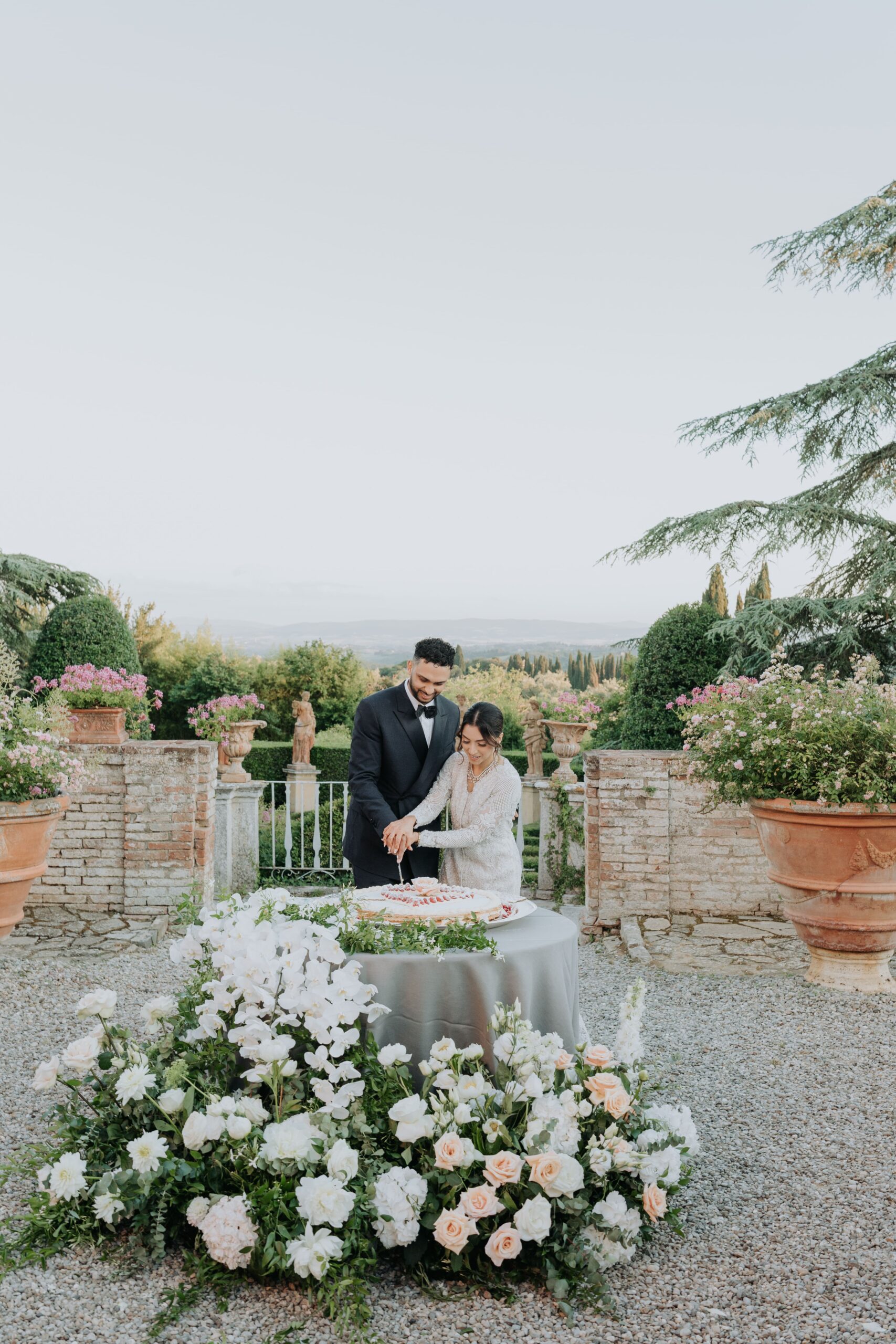 The cake cutting with bride and groom